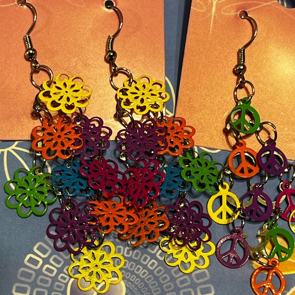 New Two Pairs Vintage Rainbow of Color Peace Signs & Floral Metal Dangle Earring - Picture 5 of 14